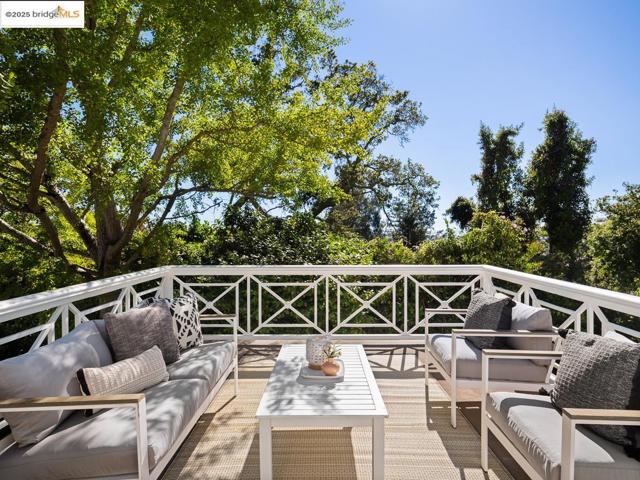 120 Hazel Ln, Piedmont CA: https://media.crmls.org/mediaz/1bc161e2-44c2-4abf-a7a3-485dcf146cf6.jpg
