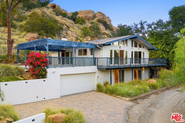8657 Valley Flores Drive, West Hills CA: https://media.crmls.org/mediaz/1bc17bec-35cb-4177-bfc0-8b0bcac7c6b4.jpg