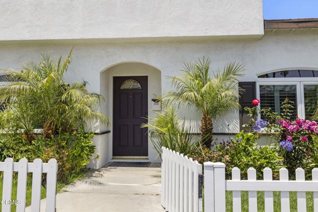 2036 Pierpont Boulevard, Ventura CA: https://media.crmls.org/mediaz/1bc1a13a-d1fc-437b-9d4a-6dc067b4406f.jpg