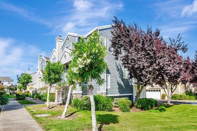 4 Brigantine Lane, Redwood City CA: https://media.crmls.org/mediaz/1bc1a35e-d4f4-4af4-aae0-1cfdf80860f6.jpg