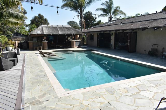 1153 Crest Dr, Encinitas CA: https://media.crmls.org/mediaz/1bc20d16-b314-4f0e-aec4-455ecd9e7ba5.jpg