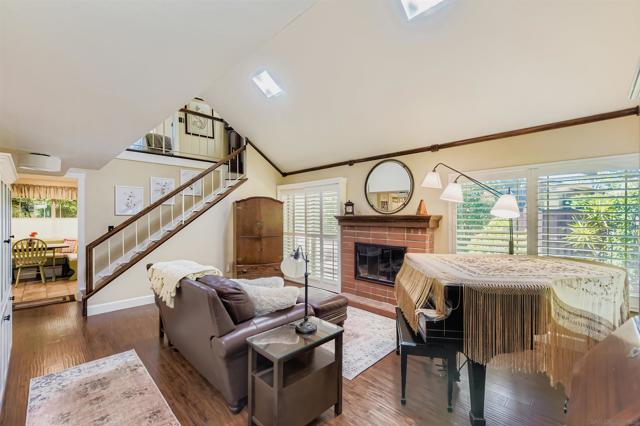 5150 Abuela Dr, San Diego CA: https://media.crmls.org/mediaz/1bc22b0d-97ab-45f1-b4f0-beb802f89956.jpg