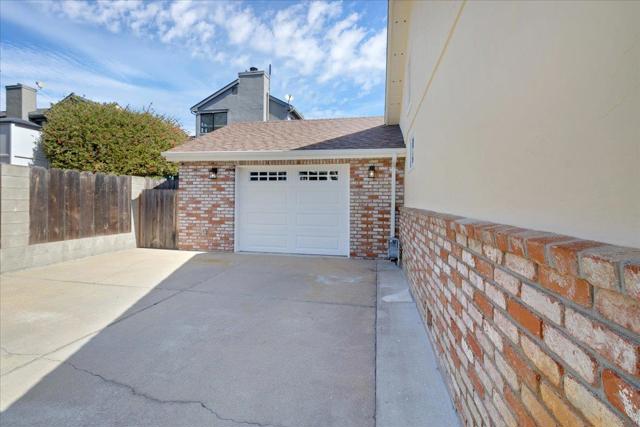 670 Van Buren Circle, Monterey CA: https://media.crmls.org/mediaz/1bc2505f-eb8a-4fe3-a421-d193e9987446.jpg