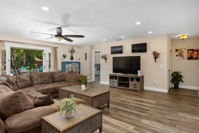 14643 Evening Star Dr, Poway CA: https://media.crmls.org/mediaz/1bc2757f-f622-4d6c-aa3e-3865f80a0a83.jpg