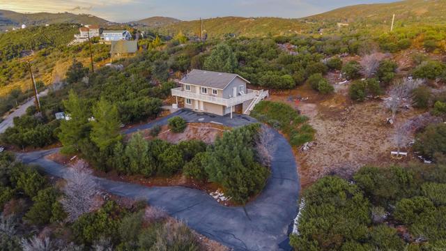 35465 Sunset Lane, Julian CA: https://media.crmls.org/mediaz/1bc2a013-b432-4bed-8b01-53b2563390fb.jpg