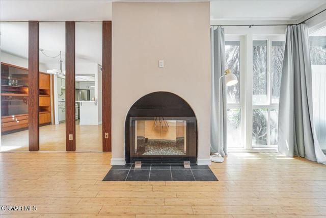 17842 Magnolia Boulevard, Encino CA: https://media.crmls.org/mediaz/1bc2aae7-58ab-4a45-a4d7-60f175f9b76c.jpg