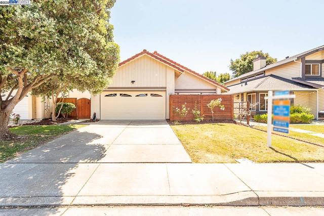 33036 Soquel St, Union City CA: https://media.crmls.org/mediaz/1bc2bdc8-7568-4bca-b0e4-ede883ee55fd.jpg