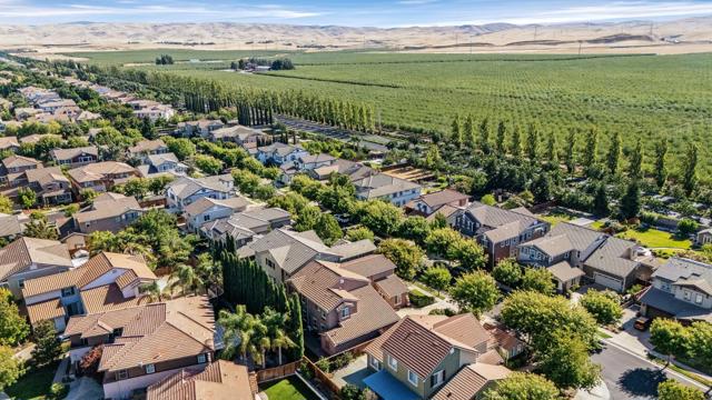 134 N Menlo Park Street, Mountain House CA: https://media.crmls.org/mediaz/1bc30d31-a23d-4715-a018-a0711d97a64f.jpg