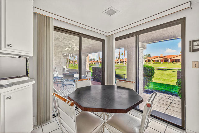 142 Camino Arroyo S, Palm Desert CA: https://media.crmls.org/mediaz/1bc367a7-7a23-4c74-b21c-aeaa80560301.jpg