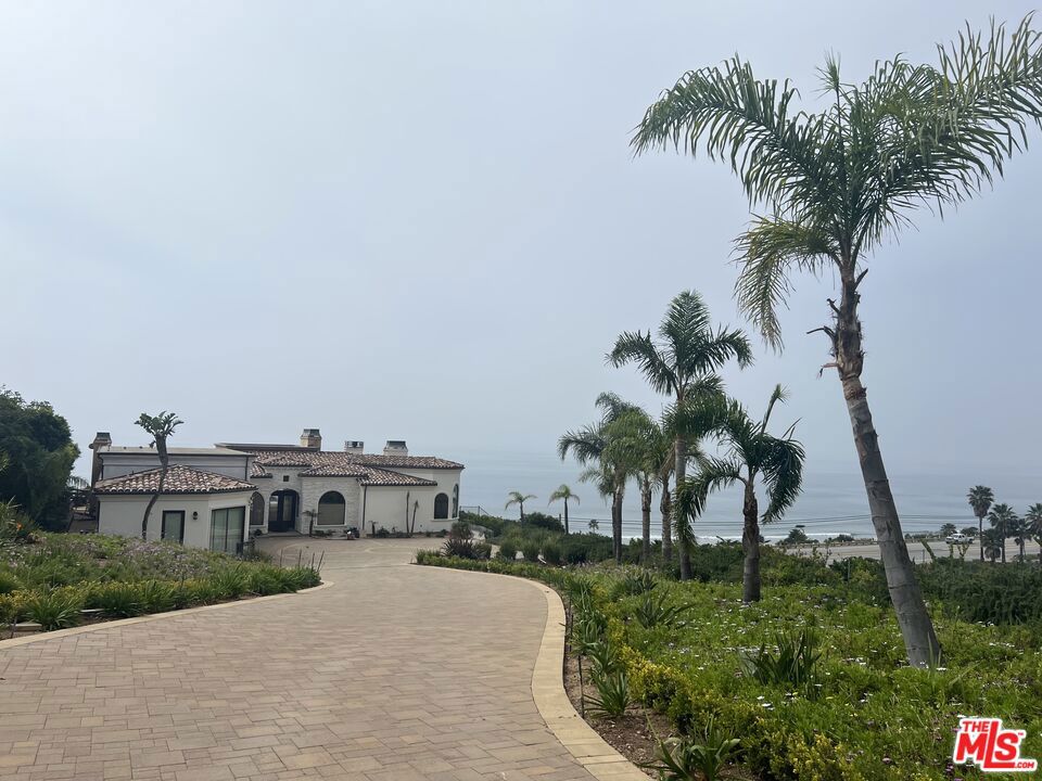 https://media.crmls.org/mediaz/1bc391e8-2794-4282-b821-d2c14e795edb.jpg?preset=X-Large