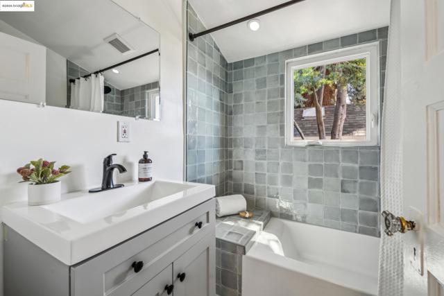 2705 Mathews St, Berkeley CA: https://media.crmls.org/mediaz/1bc3c955-4778-421e-af2f-da16edeeea2b.jpg
