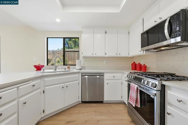 304 Lion Valley Rd, Escondido CA: https://media.crmls.org/mediaz/1bc42a8b-c82f-43d9-982a-7c5f25f9e766.jpg