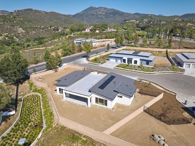 16350 Sage Trails Ct, Poway CA: https://media.crmls.org/mediaz/1bc44835-7c93-4721-bbf3-8bd402bad945.jpg