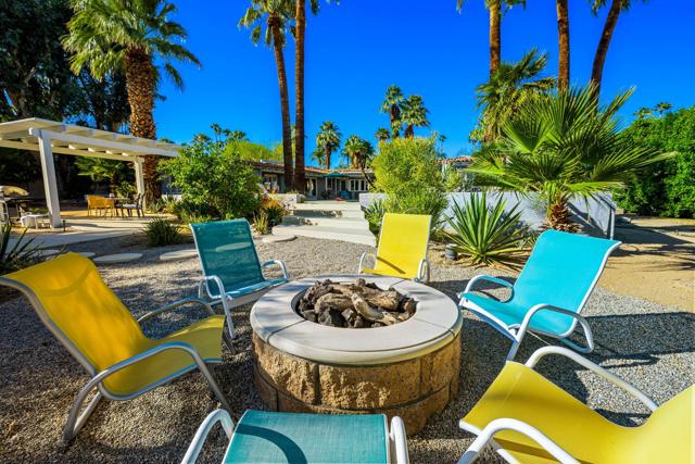 365 Camino Norte, Palm Springs CA: https://media.crmls.org/mediaz/1bc45282-11e5-4f5f-8f78-edae90c59d27.jpg