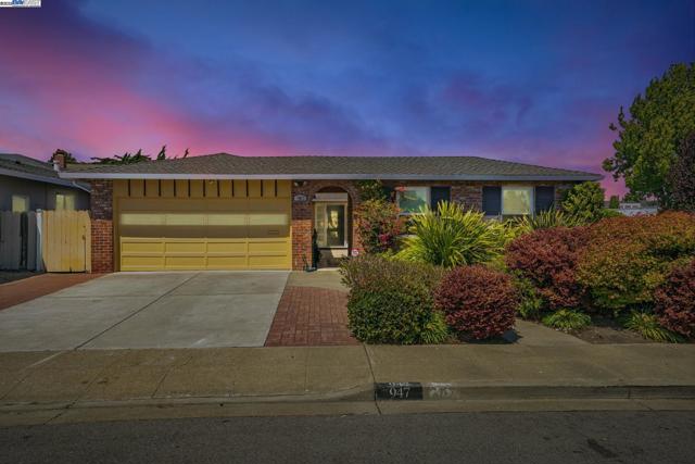 947 Crane Ave, Foster City CA: https://media.crmls.org/mediaz/1bc4a9c4-3c47-4dc5-a5cd-922af41fb2d3.jpg