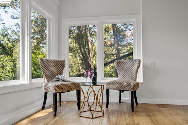 6537 Aitken Dr, Oakland CA: https://media.crmls.org/mediaz/1bc53a03-1036-4476-a9be-224f5dcda208.jpg