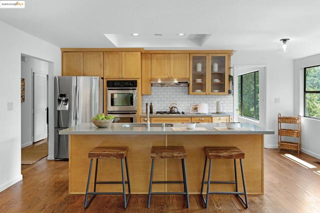 151 La Espiral, Orinda CA: https://media.crmls.org/mediaz/1bc55c4f-072b-47d5-8c58-47e7760efd3a.jpg
