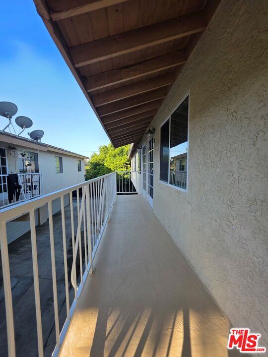 1029 Pleasantview Avenue, Venice CA: https://media.crmls.org/mediaz/1bc57fc5-dd58-4287-ba0d-510a0719e243.jpg