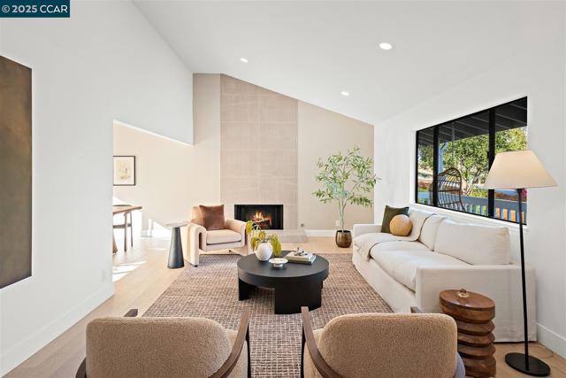 101 Lena Ct, Pleasant Hill CA: https://media.crmls.org/mediaz/1bc61872-62c8-4a29-bd98-f3c1bae62cf4.jpg