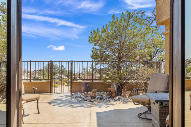70770 S View Drive, Mountain Center CA: https://media.crmls.org/mediaz/1bc627df-1d61-4ea7-a0b5-17123a0eb2b2.jpg