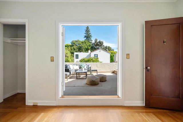 706 Edgewood Road, San Mateo CA: https://media.crmls.org/mediaz/1bc6630a-877d-4b14-b40a-206bc29cd93d.jpg