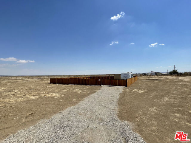 55 E Avenue D4, Lancaster CA: https://media.crmls.org/mediaz/1bc68309-95cc-4c97-9110-b54fab1691c5.jpg