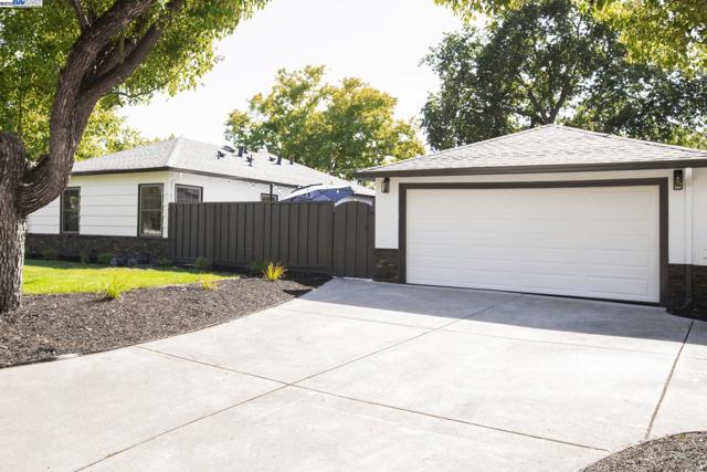 3208 McNutt, Walnut Creek CA: https://media.crmls.org/mediaz/1bc6d32a-0b94-4004-8d04-854bd875b001.jpg