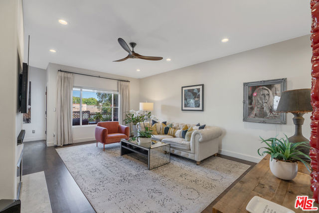 640 N Sweetzer Avenue, Los Angeles CA: https://media.crmls.org/mediaz/1bc6ec3f-1e62-4cc3-9059-81b2f6a21d86.jpg