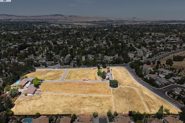 4558 Bernal Ave, Pleasanton CA: https://media.crmls.org/mediaz/1bc733c3-389c-480d-b569-5d883a72287e.jpg