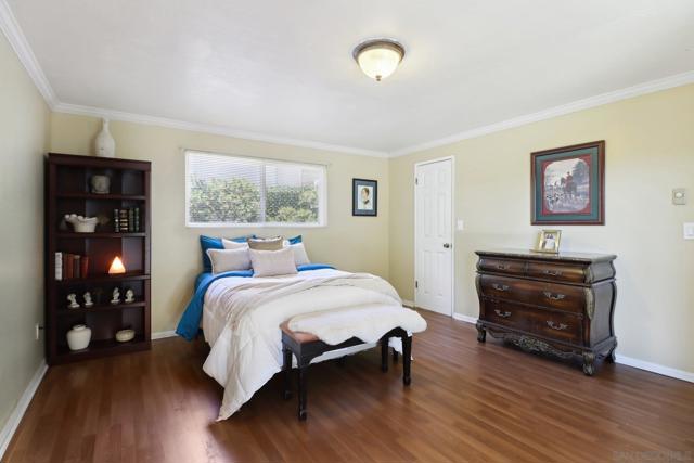 2090 Alta Vista Drive, Vista CA: https://media.crmls.org/mediaz/1bc79fb7-742c-4510-8c97-1ddf5bd2f28a.jpg