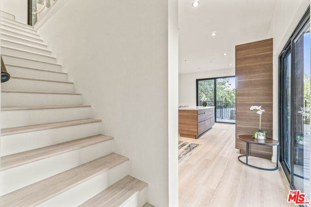 2315 Loma Vista Place, Los Angeles CA: https://media.crmls.org/mediaz/1bc87e7d-41be-4755-af1c-74680f060ec2.jpg