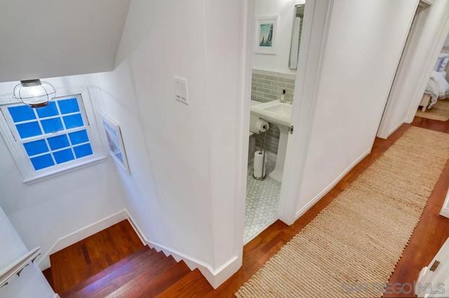 75 Corinthian Walk, Long Beach CA: https://media.crmls.org/mediaz/1bc89991-1ec3-42e6-91e2-df42327c09b7.jpg