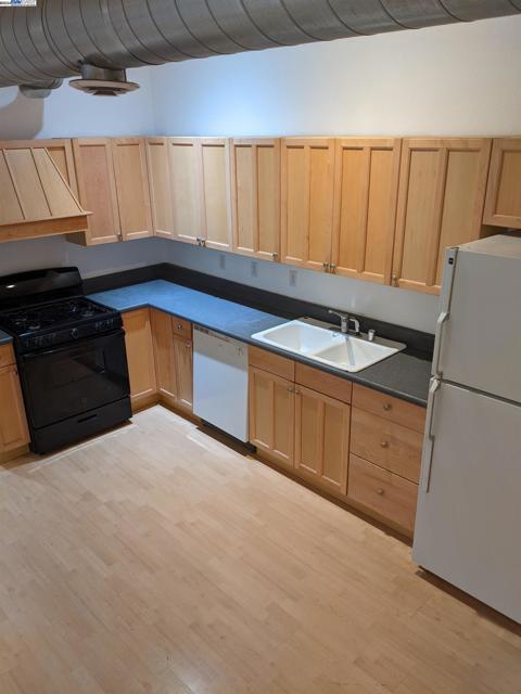 Image 3 of 40 For 2622 Kingsland Ave