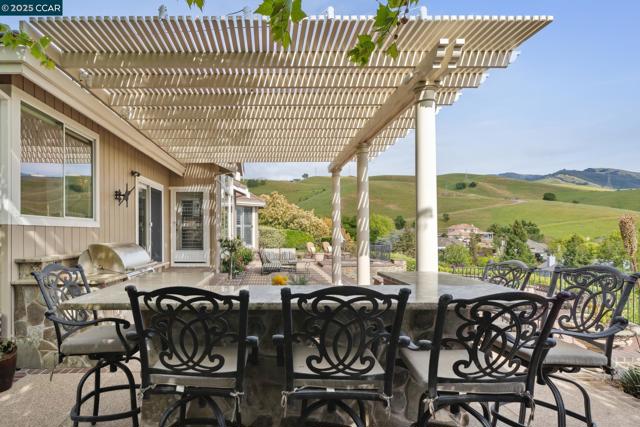460 Silver Hollow Drive, Walnut Creek CA: https://media.crmls.org/mediaz/1bca481f-4eb5-4610-8442-28c6293ac179.jpg