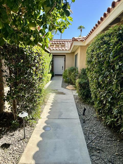 186 Madrid Avenue, Palm Desert CA: https://media.crmls.org/mediaz/1bca9192-26b5-44a9-9d34-3f8f29e6b46c.jpg