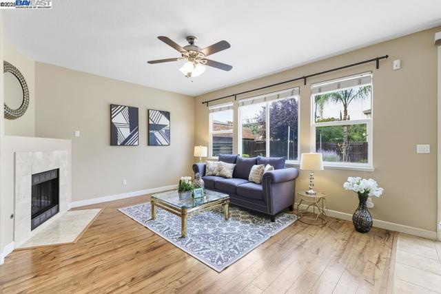 1413 Angus St, Patterson CA: https://media.crmls.org/mediaz/1bcae71c-eede-4b96-a602-44c2f72d4d1b.jpg