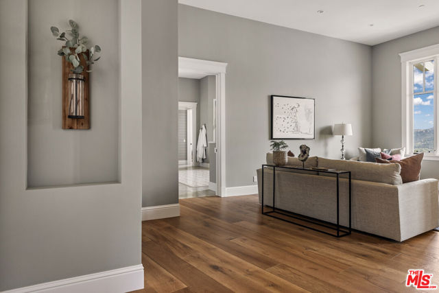 1697 W Potrero Road, Westlake Village CA: https://media.crmls.org/mediaz/1bcb1299-8e14-42a1-9a1f-c815a0567e60.jpg