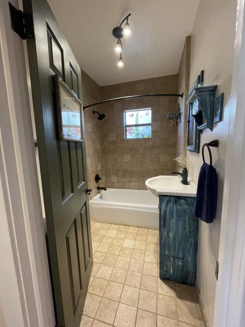 Detail Gallery Image 15 of 47 For 121 E Warner St, Ventura,  CA 93001 - 2 Beds | 1 Baths