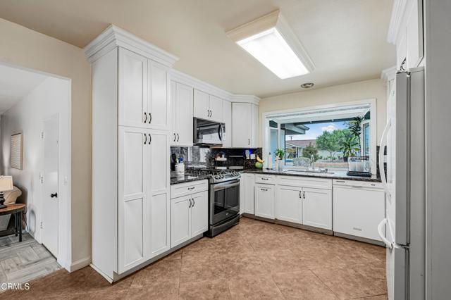 Detail Gallery Image 11 of 36 For 1892 Dunnigan St, Camarillo,  CA 93010 - 3 Beds | 2 Baths