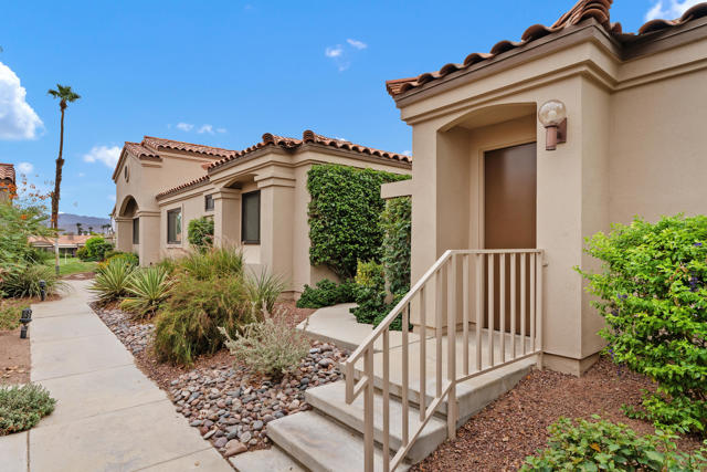 38678 Dahlia Way, Palm Desert CA: https://media.crmls.org/mediaz/1bcb678e-182c-42b2-8786-326b1813e227.jpg