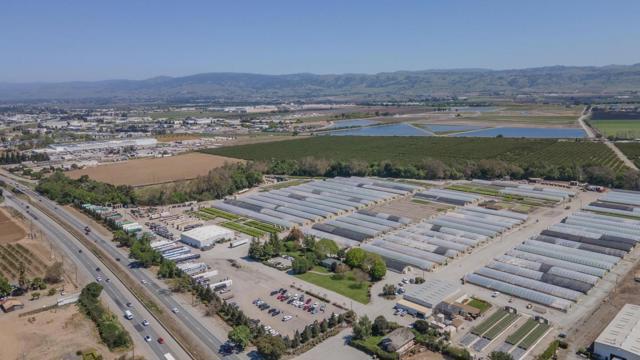 275 Bolsa Road, Gilroy CA: https://media.crmls.org/mediaz/1bcb9642-e3d2-4da0-b80c-8524d4102759.jpg