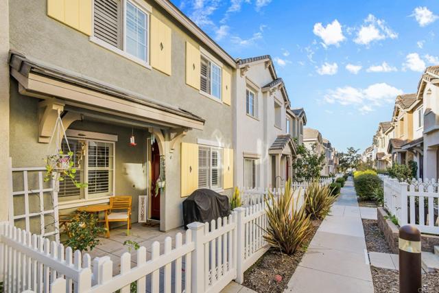 Detail Gallery Image 2 of 42 For 1459 Claude Ln #4,  Chula Vista,  CA 91913 - 3 Beds | 2/1 Baths