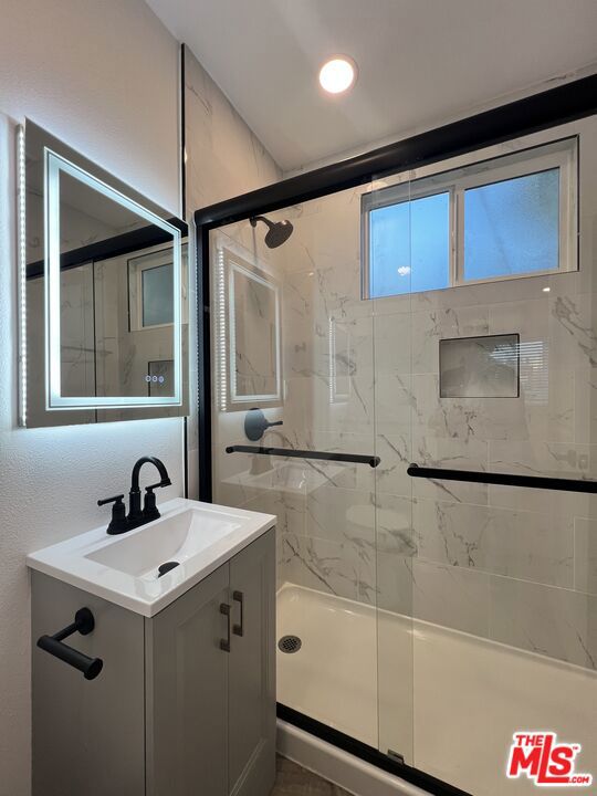 421 E Chevy Chase Drive, Glendale CA: https://media.crmls.org/mediaz/1bcc23af-c91f-4c3a-a216-9aa7d6fc7326.jpg