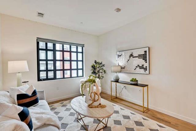 815 Tennessee Street, San Francisco CA: https://media.crmls.org/mediaz/1bcc892a-3729-4f06-8765-241fa9bd6a99.jpg