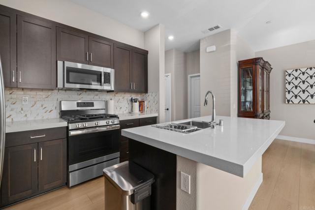 Detail Gallery Image 14 of 42 For 1220 Sunrise View #101,  San Marcos,  CA 92078 - 3 Beds | 2/1 Baths