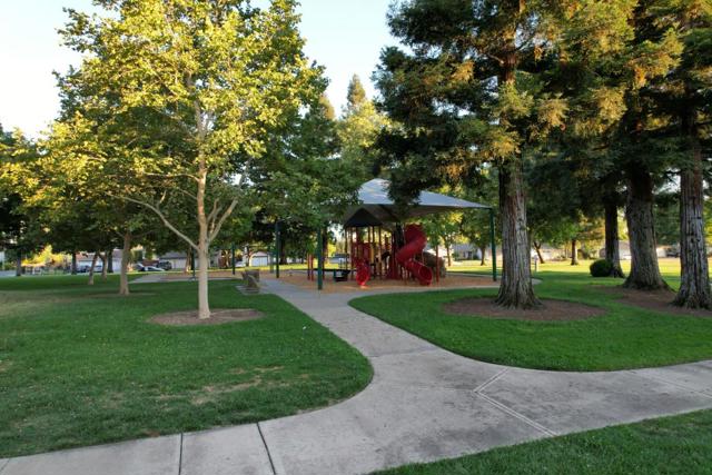 1190 Rio Norte Way, Sacramento CA: https://media.crmls.org/mediaz/1bcd1e2c-c2f6-4664-a0d1-966cc816e72b.jpg