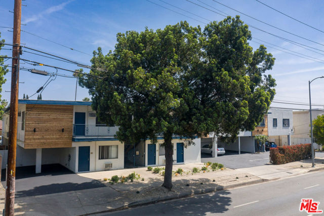 Image 15 of 52 For 15115 Victory Boulevard