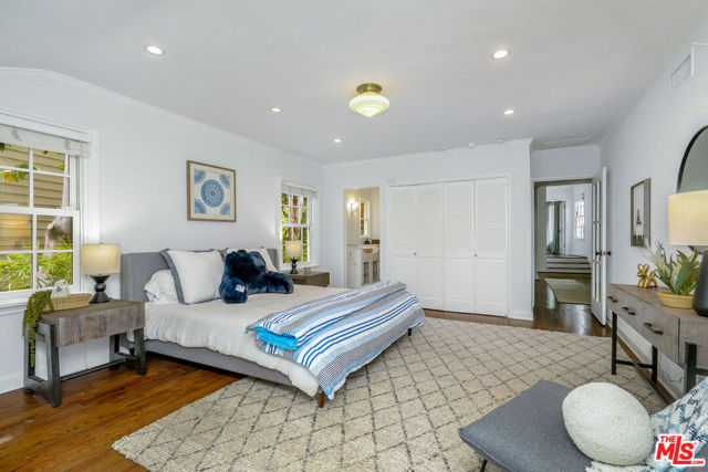 10155 Valley Spring Lane, Toluca Lake CA: https://media.crmls.org/mediaz/1bcd3b8d-d0c0-4a9a-9fb9-897453cee046.jpg