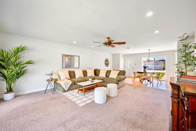 Detail Gallery Image 10 of 33 For 3820 Rosemary Way, Oceanside,  CA 92057 - 2 Beds | 2 Baths