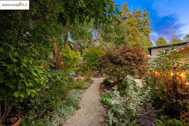 1081 Keith Ave, Berkeley CA: https://media.crmls.org/mediaz/1bcd6898-dd96-4844-9f97-821098567613.jpg